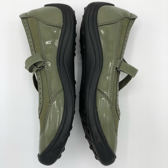 Lands End Mary Jane Patent Leather Terrain Shoes - Picture 6 of 8